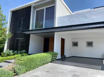 Casa · 470m² · 4 Recámaras · 4 Estacionamientos · Casa en Venta El Campanario Queretaro