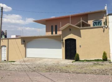 Casa · 350m² · 3 Recámaras · 2 Estacionamientos · Casa en Venta Campestre Italiana Queretaro