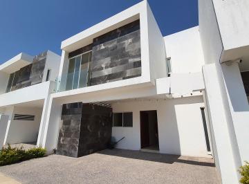 Casa , San Luis Potosí · Muy Amplia Casa en Privada Punto Sur