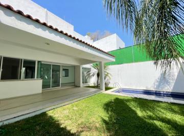 Casa de 3 habitaciones, Cuernavaca · Moderna Casa con Seguridad en Zona Dorada