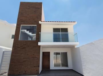 FACHADA · Venta Casa en Santuaria Sjr Qro 3r 2.5b en Fracc Privado Muy Cerca del Centro