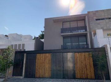 Casa · 300m² · 3 Recámaras · 3 Estacionamientos · Casa en Venta en Real de Juriquilla