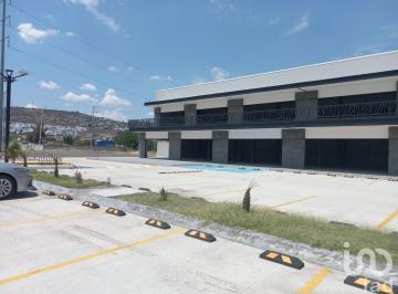 Local comercial · 100m² · 1 Recámara · 2 Estacionamientos · Local Comercial en Renta en Plaza Comercial en Corregidora Queretaro