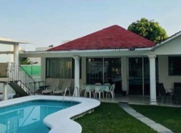 Casa de 3 habitaciones, Cuernavaca · Venta de Casa un Nivel en Fraccionamiento Cerrado