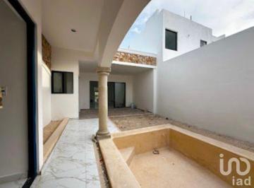 Casa · 207m² · 3 Recámaras · 2 Estacionamientos · Venta de Casa de un Piso en Conkal, Yucatán.