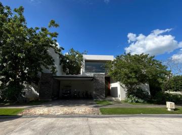 Casa · 427m² · 3 Recámaras · 4 Estacionamientos · Bella Casa en Venta en Tumin Ycc - (4)