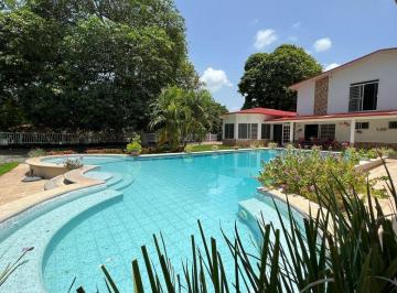 Casa · 450m² · 4 Recámaras · Residencia Vacacional de 2,770 m² en Venta en La Joya. Medellín, Veracruz