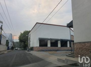 Local comercial · 680m² · 90 Estacionamientos · Local de 680 m² en Renta en Planta Baja en Orquídeas Coatepec Frente a Cinetix