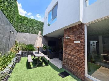 Casa · 190m² · 3 Recámaras · 3 Estacionamientos · Se Vende Casa en El Refugio, Doble Filtro de Seguridad, 3 R