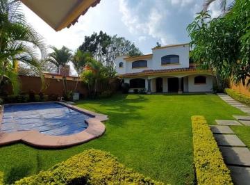 Casa de 3 habitaciones, Cuernavaca · Amplia Casa con Estricta Vigilancia y Gran Jardín