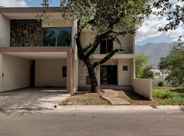 Casa de 4 habitaciones, Monterrey · Casa en Venta en La Joya