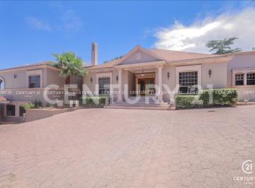 Casa · 1198m² · 4 Recámaras · 7 Estacionamientos · Casa en Venta en Lomas del Santuario Chihuahua, Chih.