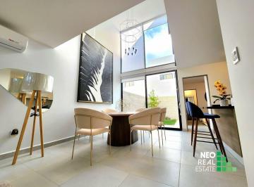 Casa · 181m² · 4 Recámaras · 2 Estacionamientos · Casa con Doble Altura y Roof en Zakia