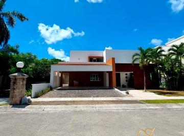 Casa de 3 habitaciones, Benito Juárez · Casa en Venta en Cancún, Quintana Roo en Residencial Villa Magna.