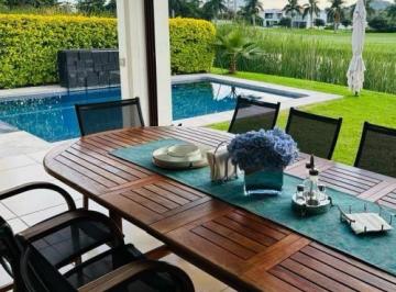 Casa de 2 habitaciones, Emiliano Zapata · Moderna Casa con Vista Al Campo de Golf en Paraíso Country Club