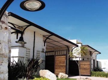 Casa · 229m² · 3 Recámaras · 2 Estacionamientos · Casa - Parque Industrial Ecológico de León