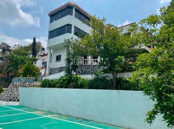 Casa · 633m² · 5 Recámaras · 4 Estacionamientos · Miraval a Unas Cuadras de Plaza Cuernavaca