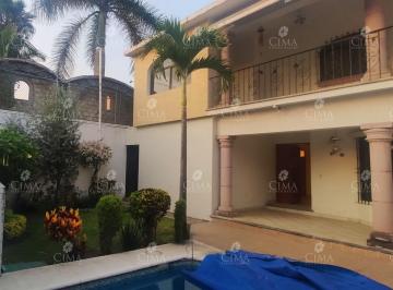 Casa · 361m² · 4 Recámaras · 2 Estacionamientos · Venta Casa Fraccionamiento Maravillas - V244