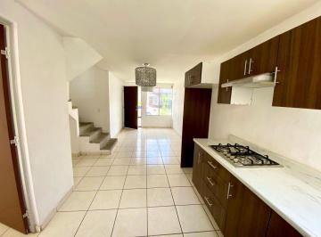 Casa en condominio · 80m² · 3 Recámaras · 1 Estacionamiento · Excelente Casa en Coto con Alberca en La Moraleja