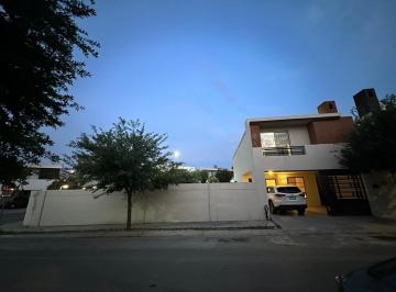 Casa de 3 habitaciones, García · Renta de Casa en Cumbres San Patricio con Excedente de Terreno