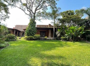 Casa de 5 habitaciones, Cuernavaca · Casa Sola con Enorme en Jardín Muy Cerca de Av San Diego