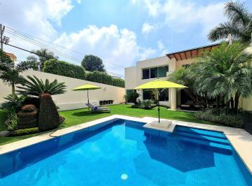 Casa de 4 habitaciones, Cuernavaca · Casa Sola con Seguridad en Zona Dorada