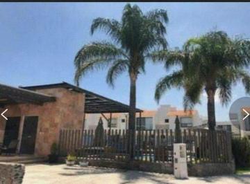 Casa de 3 habitaciones, Celaya · Casa Amueblada Frac Cantera 3 Recamaras Privado con Alberca A/c
