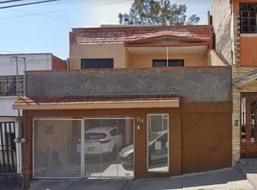 Casa de 3 habitaciones, Venustiano Carranza · Casa en Venta en Peñon de Los Baños