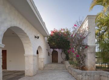 Casa de 5 habitaciones, Mérida · Residencia en Privada Colonia Chuburna