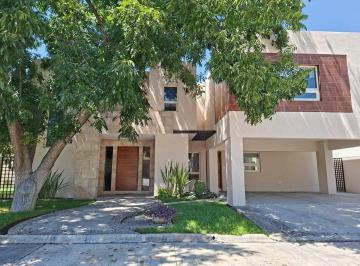 a8562a5895134a2ddcd94463bef98c53f63edcfee4fda98ae273928502145194 · Casa con 3 Habitaciones con Baño y Cuarto de Serv. en San Alberto