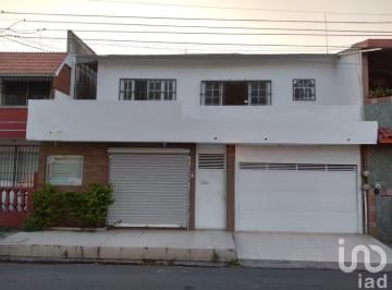 Casa · 249m² · 4 Recámaras · 2 Estacionamientos · Casa en Venta Paseo Floresta Oriente, Veracruz, Ver