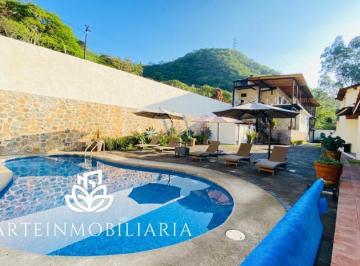 Alberca climatizada · Venta Casa Valle de Bravo 4 Rec en Una Planta y 3 Deptos Indepedientes Plano!