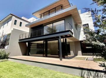 Casa · 680m² · 4 Recámaras · 6 Estacionamientos · Casa - San Mateo Tlaltenango