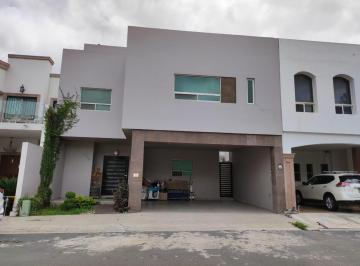 Casa de 4 habitaciones, Monterrey · Amplia Casa con Jardín en Carretera Nacional, La Rioja Frente Al Parque