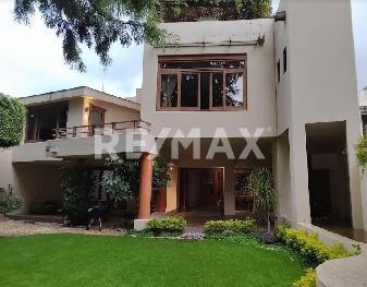Casa · 800m² · 4 Recámaras · 3 Estacionamientos · Casa en Venta - (4)