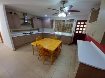 Casa · 290m² · 3 Recámaras · 2 Estacionamientos · Casa - Condominio La Piedra