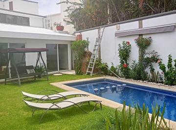 Casa · 370m² · 4 Recámaras · 3 Estacionamientos · Casa en Venta o Renta Dentro de Fraccionamiento con Alberca!