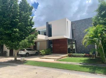 8bef6a8ee3efcc397f45588cb1d4222235def8ecfd54eaba24ddc20d34288f42 · Casa en Privada Dentro del Yucatan Country Club Cerca del Colegio Madison