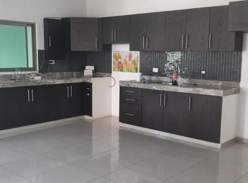 Casa · 279m² · 4 Recámaras · 2 Estacionamientos · Casa - Fraccionamiento Real del Sur