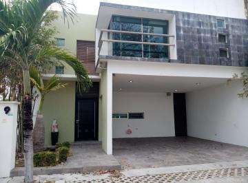 Casa · 3 Recámaras · 2 Estacionamientos · Casa Amueblada en Renta - con Piscina, Fracc. Villa Palmeras