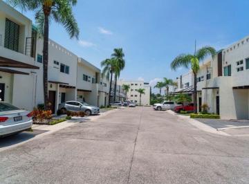 Casa de 3 habitaciones, Cuernavaca · Palmira. Linda Casa. Condominio. Vigilancia. Jardín Privado. Alberca y Áreas Comunes.