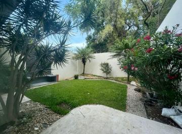 Casa de 3 habitaciones, Cuernavaca · Palmira. Casa en Condominio, Vigilancia, Jardín Privado, Alberca Común.