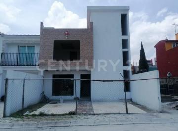 Casa · 170m² · 4 Recámaras · 2 Estacionamientos · Hermosa Casa Dentro de Una Privada en Jardines de La Crespa en Toluca