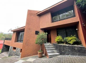 Casa en condominio · 408m² · 3 Recámaras · 2 Estacionamientos · Casa en Condominio Para Remodelar en Lomas de Reforma