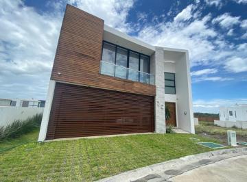 Casa · 284m² · 3 Recámaras · 2 Estacionamientos · Casa en Punta Tiburón