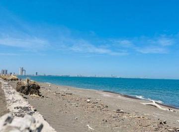 Terreno / Lote · 240m² · Terrenos a 700 m de La Playa Listos Para Construir