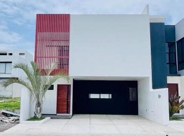 Casa · 170m² · 3 Recámaras · 2 Estacionamientos · Venta de Casa en La Rioja con Roof Garden