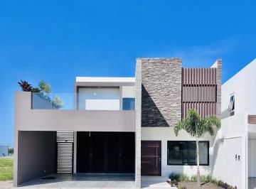 Casa · 210m² · 3 Recámaras · 2 Estacionamientos · Casa - Fraccionamiento Lomas del Dorado