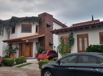 Casa · 400m² · 4 Recámaras · 4 Estacionamientos · Casa en Venta en San Gil, San Juan del Rio