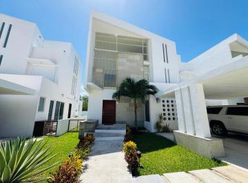 Casa de 4 habitaciones, Cancún · Venta de Casa en Lujoso Residencial con Campo de Golf en Can